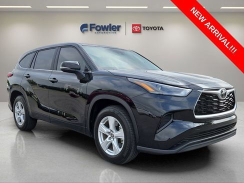 Used 2023 Toyota Highlander L FWD image 1