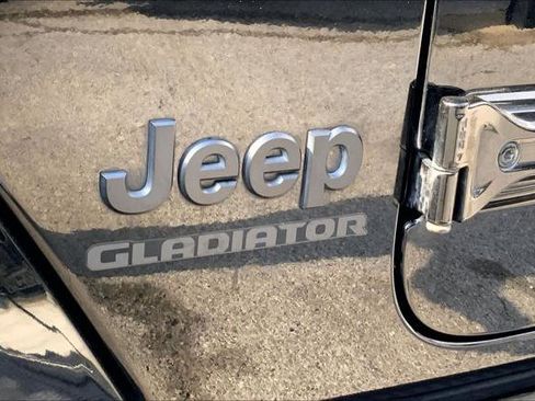 Certified 2022 Jeep Gladiator Sport image 27