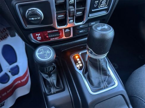 Used 2024 Jeep Wrangler Unlimited image 32