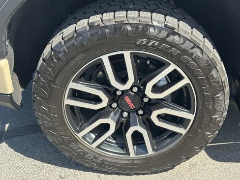 Used 2022 GMC Sierra 1500 AT4 w/ AT4 Premium Package AWD/4WD image 14