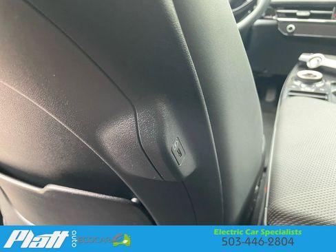 Used 2025 Kia EV6 Wind image 44