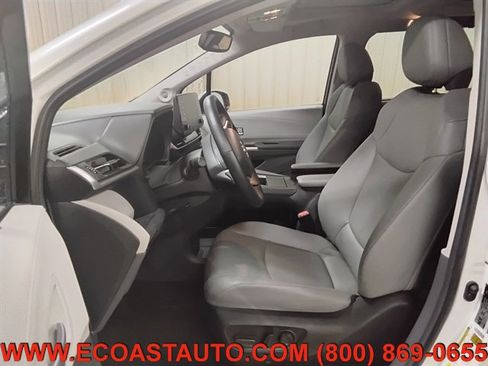 Used 2023 Toyota Sienna XLE w/ XLE Plus Package AWD/4WD image 10