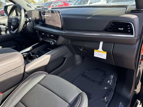 New 2026 Chevrolet Suburban Premier RWD image 14
