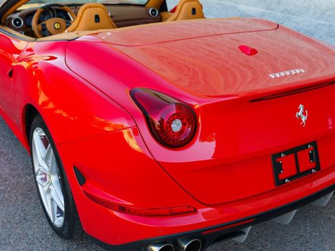 Used 2015 Ferrari California T RWD image 58