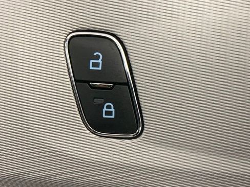 Used 2025 Ford Explorer Active image 37