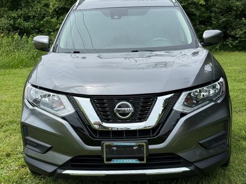 Used 2020 Nissan Rogue SV FWD image 1