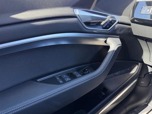 Used 2021 Audi e-tron Premium Plus w/ Premium Plus Package image 26