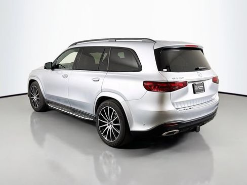 Used 2025 Mercedes-Benz GLS 580 4MATIC image 5