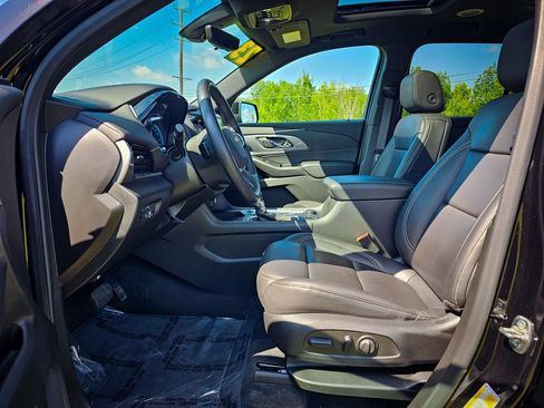 Used 2023 Chevrolet Traverse LT w/ LT Premium Package AWD/4WD image 14