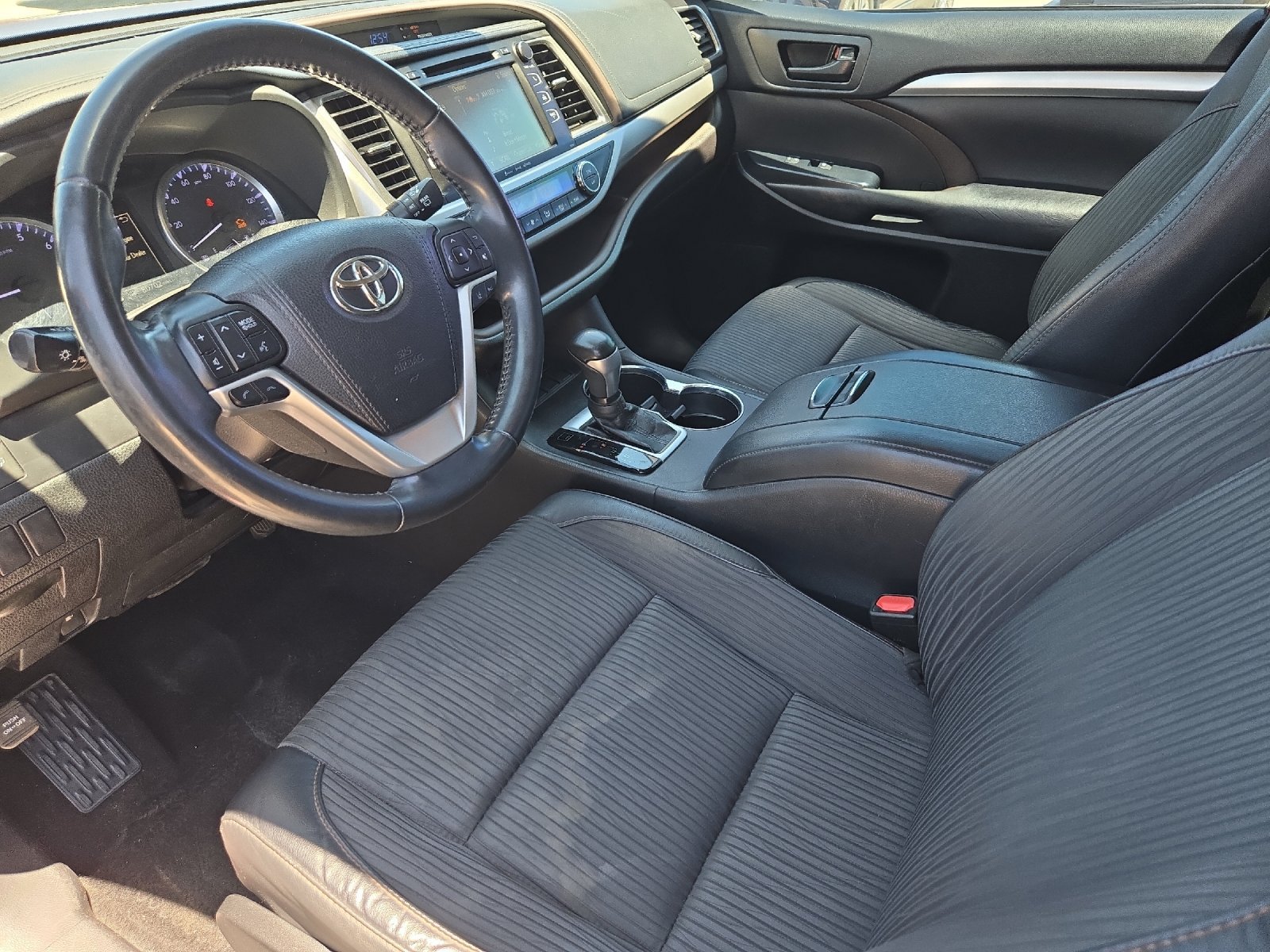 Used 2018 Toyota Highlander Plus FWD image 9