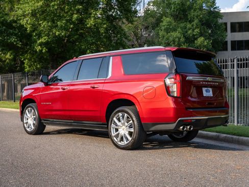Used 2021 Chevrolet Suburban High Country w/ Premium Package AWD/4WD image 8