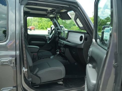 New 2026 Jeep Gladiator Sport w/ Dual Top Group AWD/4WD image 16