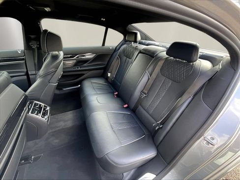 Used 2022 BMW 750i xDrive w/ M Sport Package AWD/4WD image 22