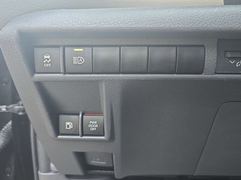 Used 2023 Toyota Sienna XLE FWD image 25