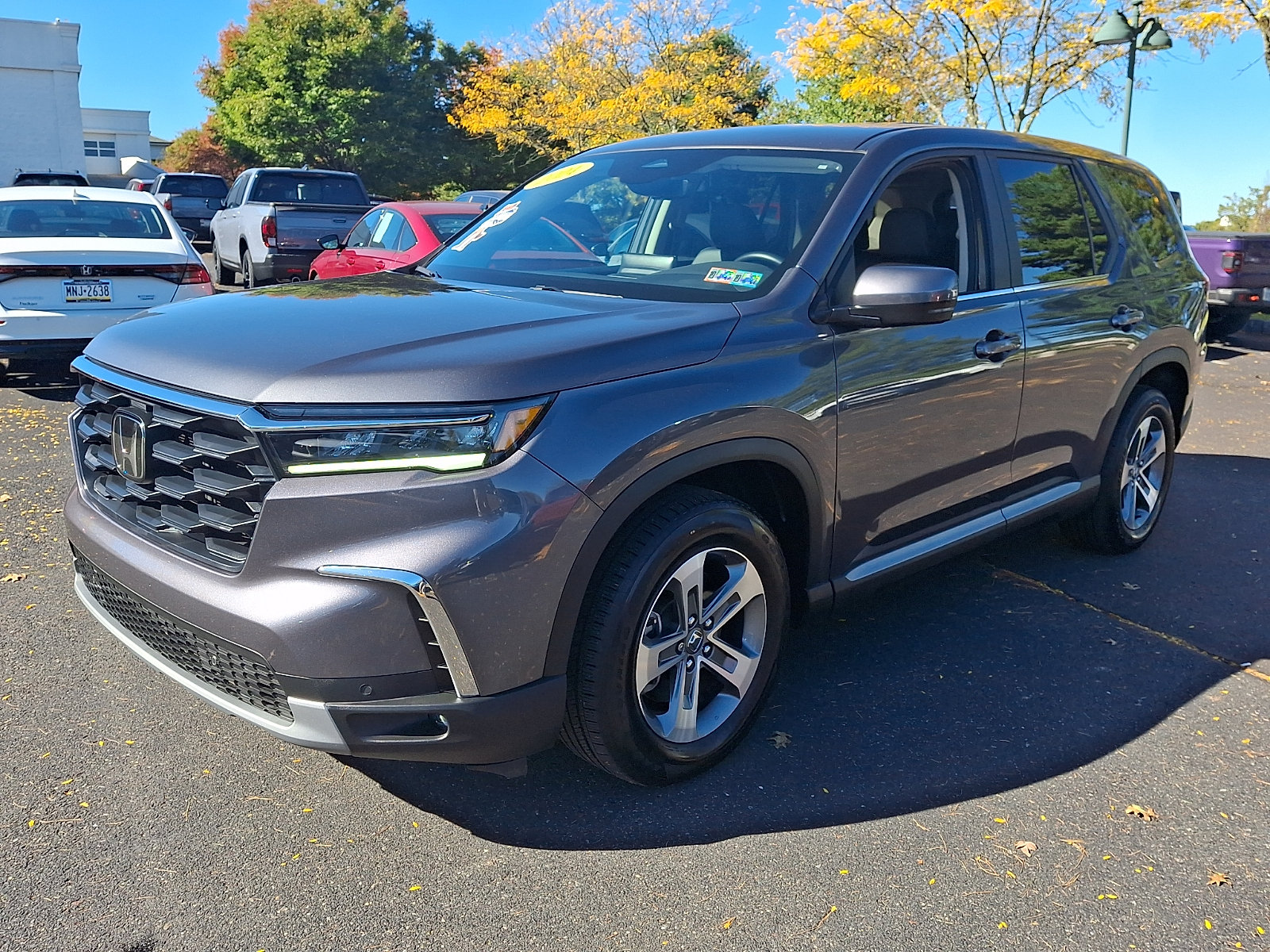 Used 2025 Honda Pilot EX-L image 3