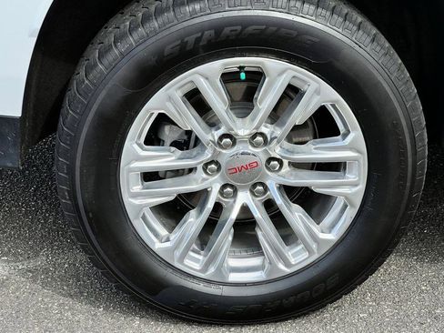 Used 2024 GMC Yukon SLT image 5