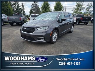 Used 2023 Chrysler Pacifica Touring-L FWD video 1