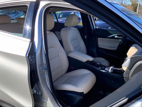 Used 2018 INFINITI QX30 Premium w/ Cargo Package image 8