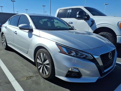 Used 2020 Nissan Altima 2.5 SL image 2