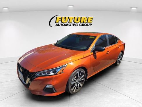 Used 2021 Nissan Altima 2.5 SR w/ SR Premium Package image 2