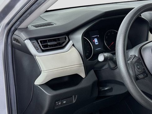 Used 2022 Toyota RAV4 XLE image 11