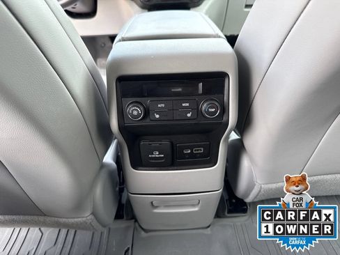 Used 2021 GMC Acadia SLT w/ Preferred Package FWD image 11