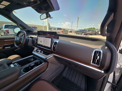 Used 2025 Ford Expedition King Ranch AWD/4WD image 31