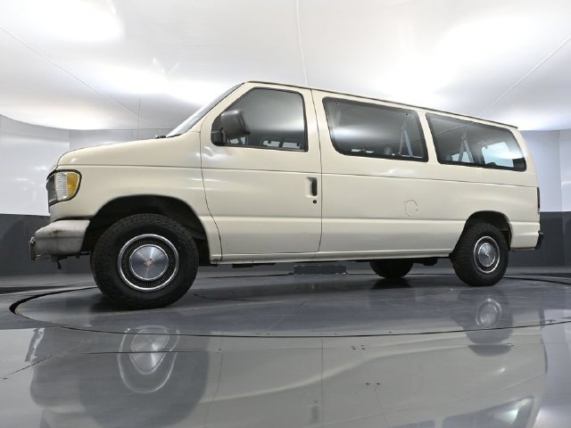 Used 1995 Ford E-150 and Econoline 150 Club Wagon RWD image 38
