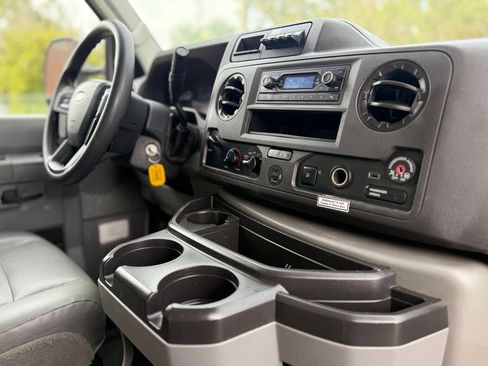 Used 2022 Ford E-350 and Econoline 350 Super Duty image 18