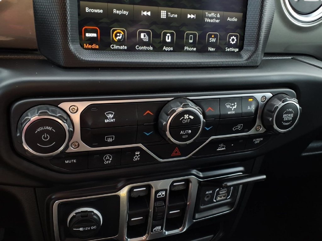 Used 2023 Jeep Gladiator Overland AWD/4WD image 16