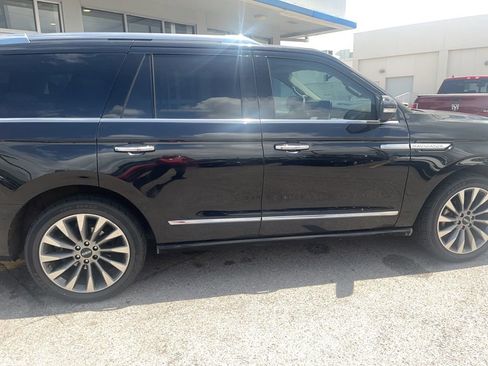 Used 2019 Lincoln Navigator Select w/ Technology Package RWD image 6