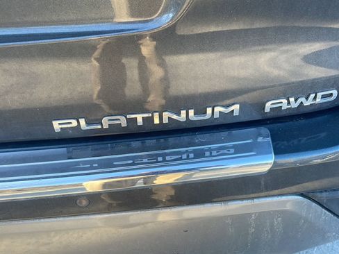 Used 2023 Toyota Highlander Platinum image 8