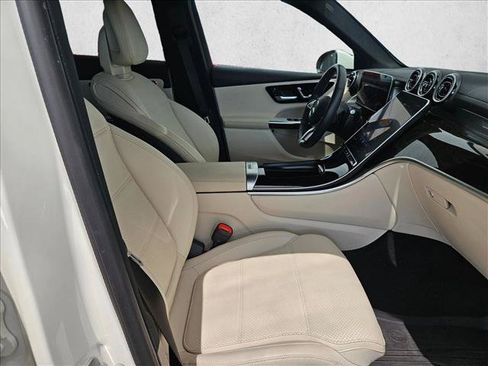 Used 2024 Mercedes-Benz GLC 300 4MATIC image 17