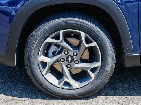 Used 2024 Chevrolet Trax LT w/ Driver Confidence Package FWD image 11