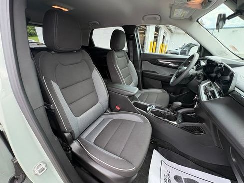 Used 2025 Chevrolet TrailBlazer LS w/ LS Convenience Package FWD image 25
