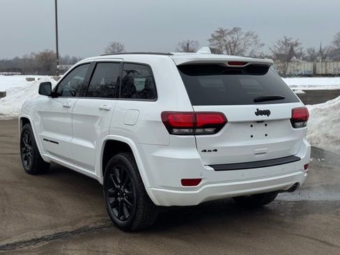 Used 2019 Jeep Grand Cherokee Altitude image 3