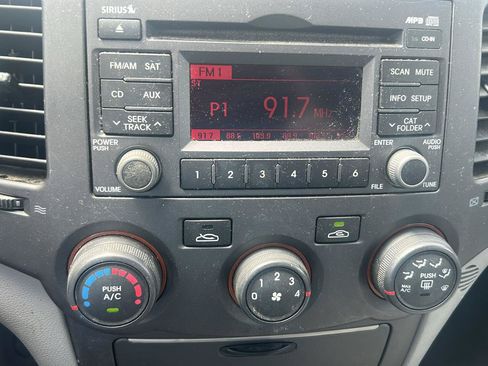 Used 2009 Kia Optima LX FWD image 9