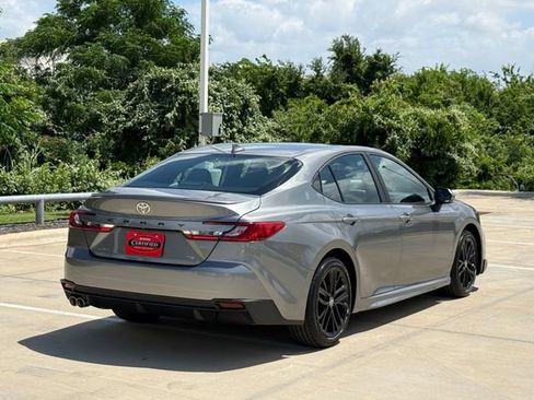 Used 2026 Toyota Camry SE w/ Convenience Package FWD image 4