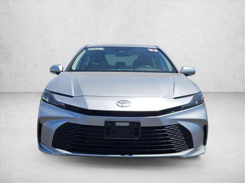 Used 2025 Toyota Camry SE FWD image 2