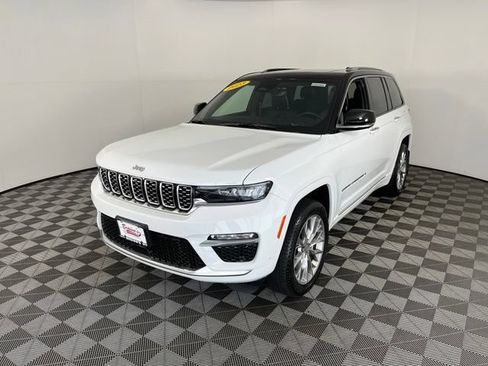 Used 2023 Jeep Grand Cherokee Summit AWD/4WD image 3