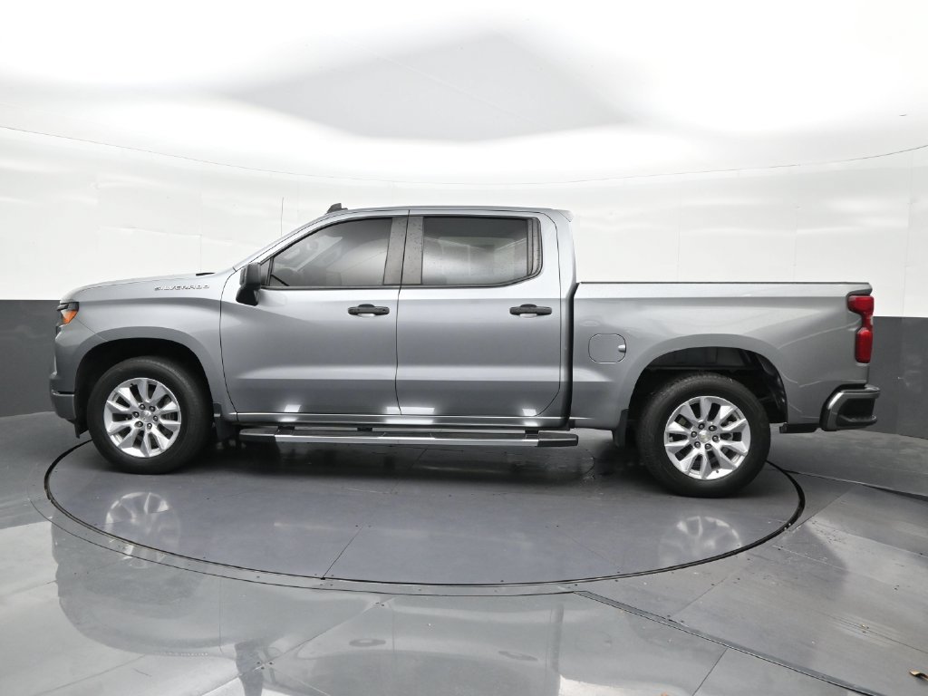 Used 2023 Chevrolet Silverado 1500 Custom RWD image 2