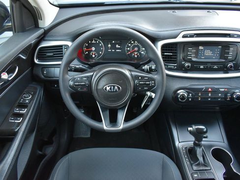 Used 2016 Kia Sorento FWD image 12