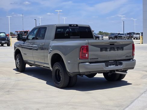 New 2026 RAM 3500 Laramie AWD/4WD image 4