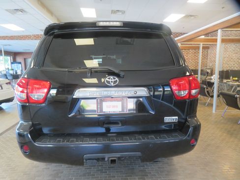 Used 2017 Toyota Sequoia Platinum RWD image 87