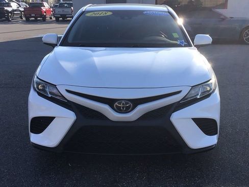 Used 2018 Toyota Camry SE image 2