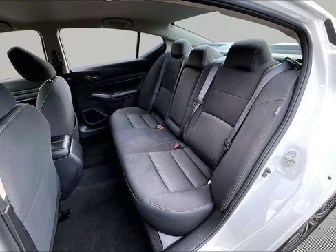 Used 2025 Nissan Altima 2.5 SV FWD image 17