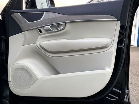 Used 2024 Volvo XC90 B6 Plus w/ Protection Package Premier image 24