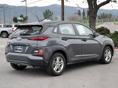 Used 2021 Hyundai Kona SE image 4