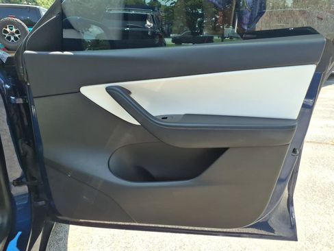 Used 2021 Tesla Model Y Long Range AWD/4WD image 33