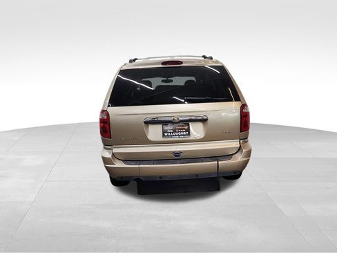 Used 2006 Chrysler Town & Country Limited w/ Trailer Tow Prep Group FWD image 7